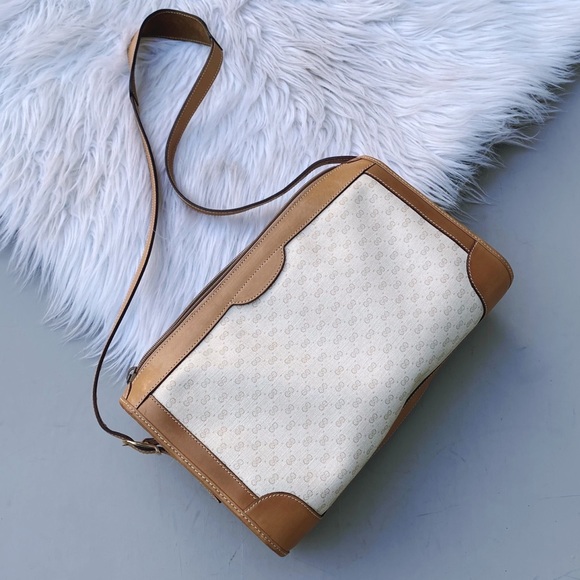 Gucci Vintage Beige Monogram Leather Shoulder Bag - Picture 6 of 13